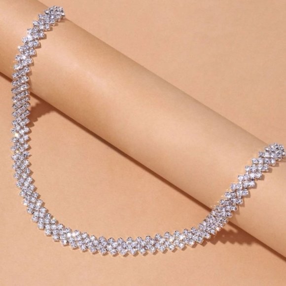 Jewelry - Silver Radiant Elegance Necklace